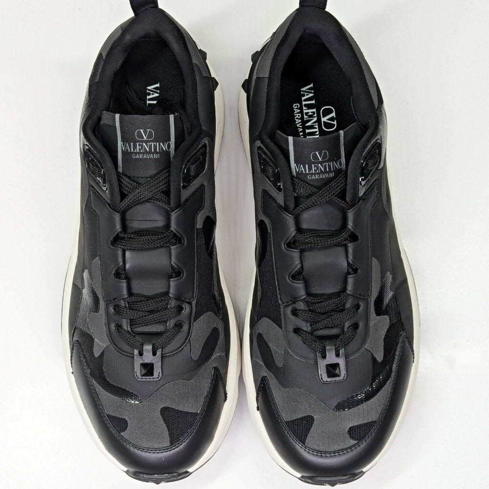 Valentino Garavani Men's True Act Low Top Canvas Sneakers Size 42.5 (MSRP $980)