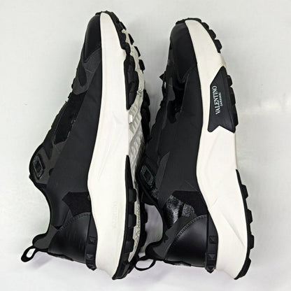 Valentino Garavani Men's True Act Low Top Canvas Sneakers Size 42.5 (MSRP $980)