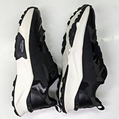 Valentino Garavani Men's True Act Low Top Canvas Sneakers Size 42.5 (MSRP $980)