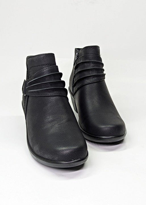 Easy Street Women's Damita Booties Black Matte Faux Leather Size 9.5 (MSRP $70)