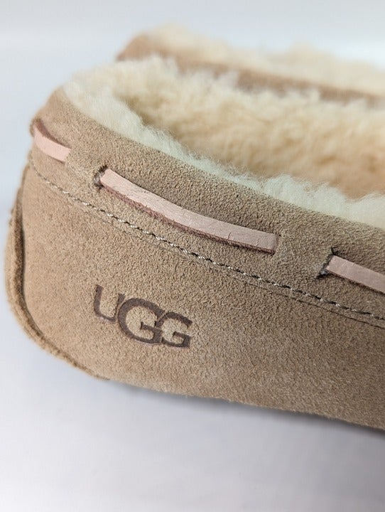 Ugg Australia Women's Dakota Moccasin Slippers Tabacco Suede Size 5 (MSRP $135)