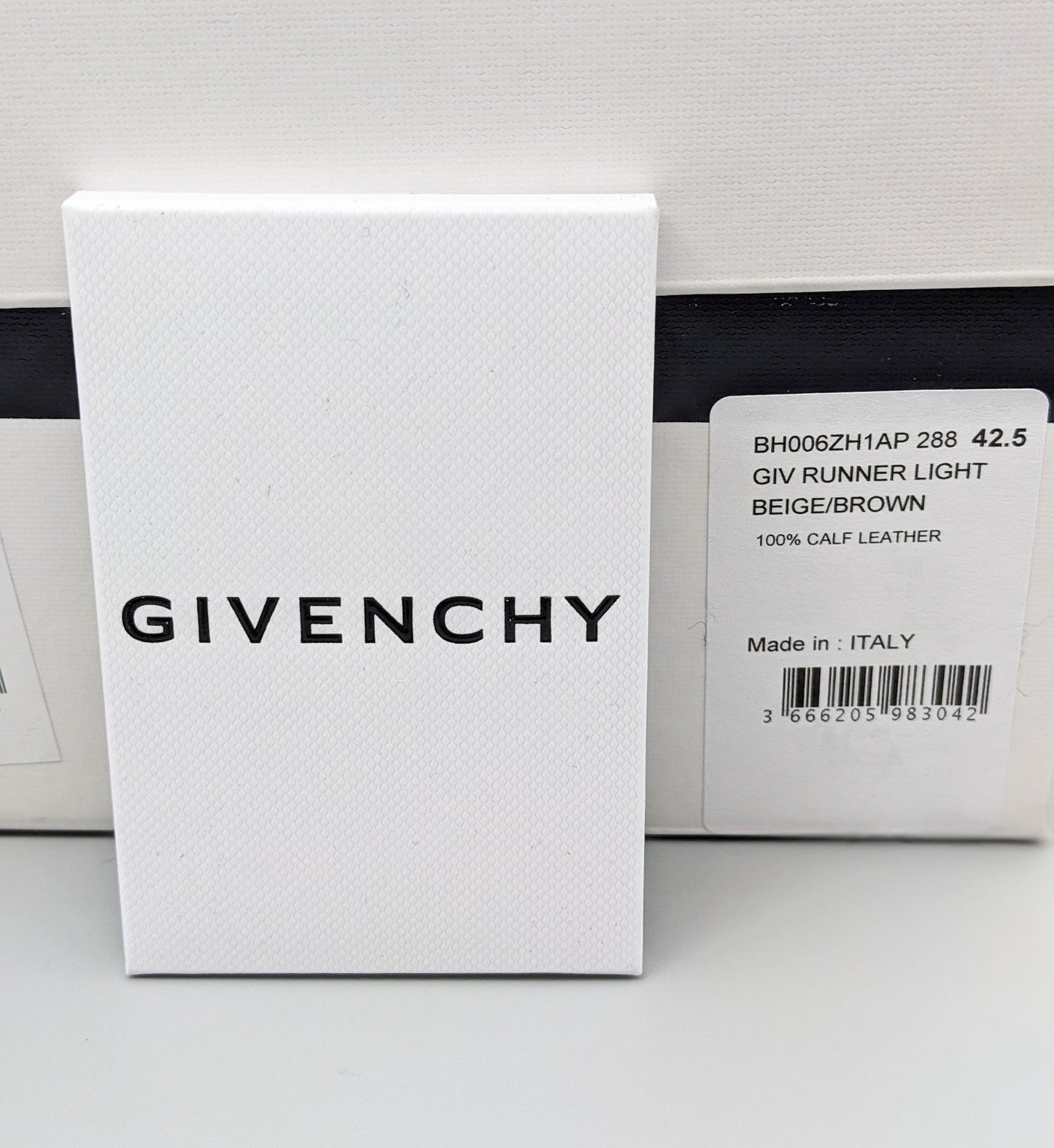 Givenchy Men's Giv Runner Light Sneakers Size 9.5 (MSRP $895)