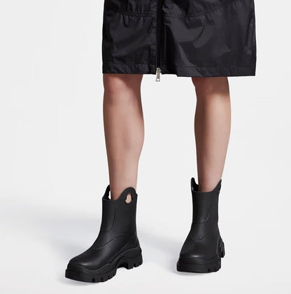 Moncler Women's Misty Black Round Toe Embossed Logo Rain Boots Size 41 MSRP $555