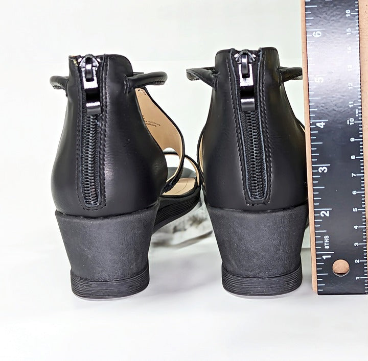 Journee Collection Women's Trayle Black Wedge Sandals Size 8 (MSRP $95)