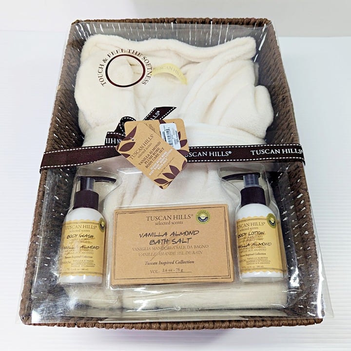 Tuscan Hills Vanilla Almond Bath and Robe Gift Set (MSRP $75)