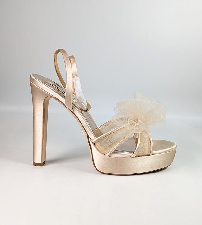 Badgley Mischka Sophie Platform Sandal Tulle Flower Nude Size 8.5 (MSRP $235)