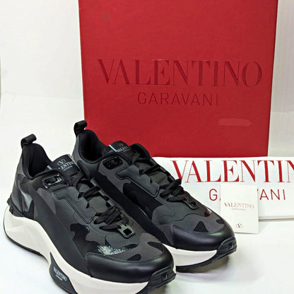 Valentino Garavani Men's True Act Low Top Canvas Sneakers Size 43 (MSRP $980)