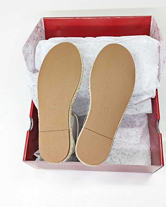Journee Collection Women's Lyddia Espadrille Flat Sandals Size 7.5 M (MSRP $79)