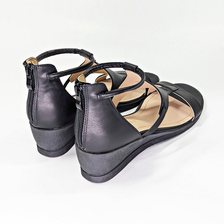 Journee Collection Women's Trayle Black Wedge Sandals Size 8 (MSRP $95)