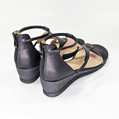 Journee Collection Women's Trayle Black Wedge Sandals Size 8 (MSRP $95)