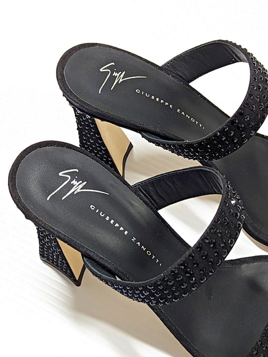 Giuseppe Zanotti Women's Vanilla Crystal Embellished Sandals Size 38 (MSRP $850)