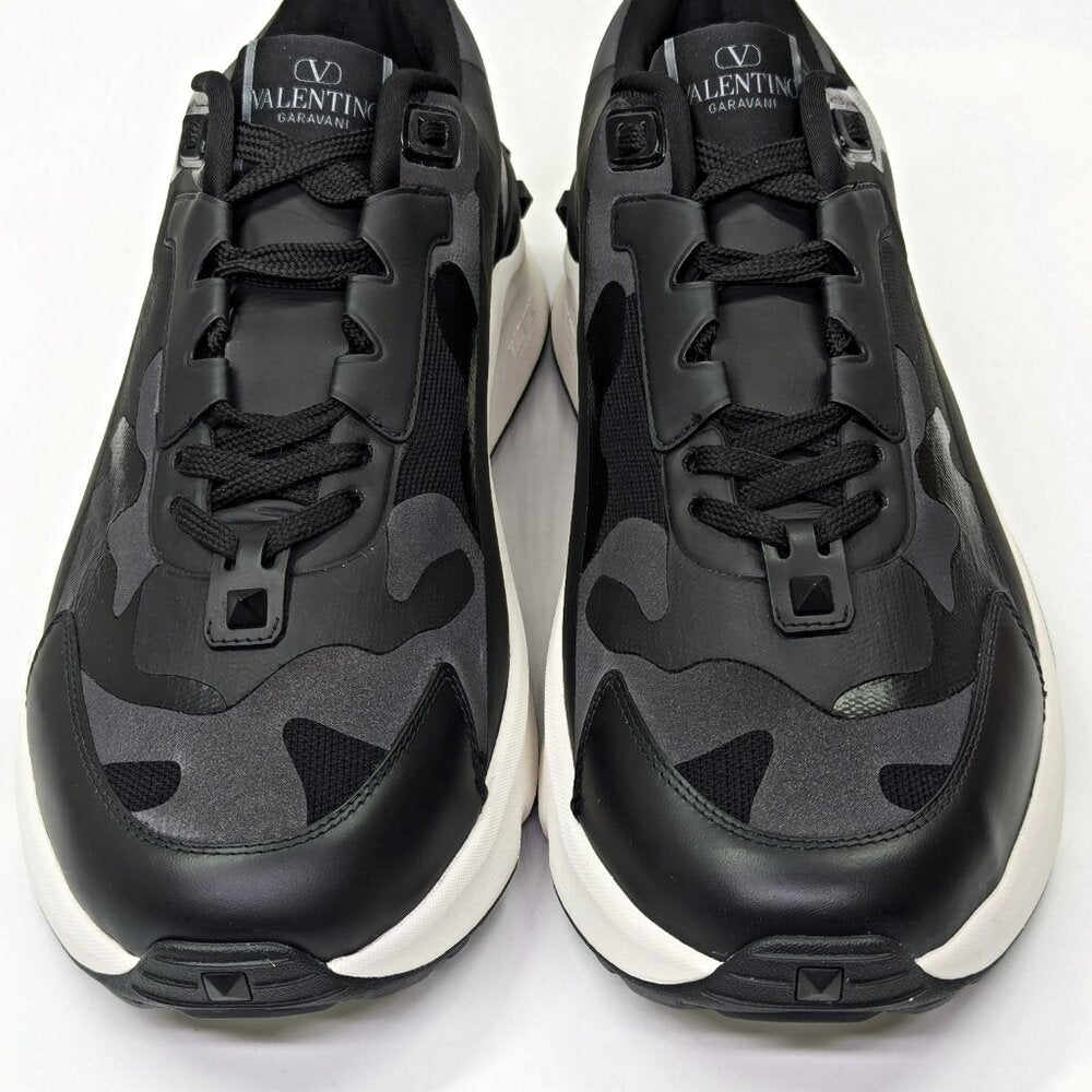 Valentino Garavani Men's True Act Low Top Canvas Sneakers Size 44 (MSRP $980)