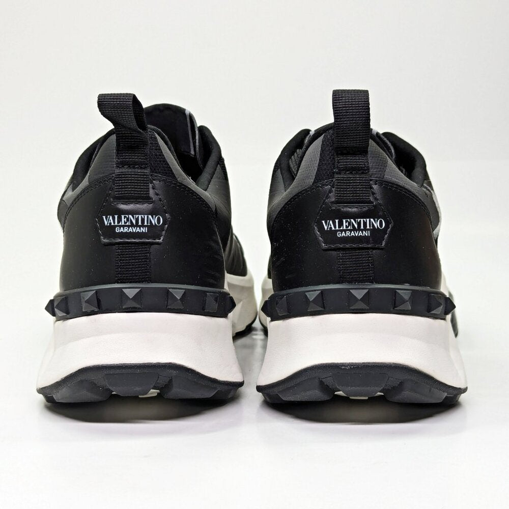 Valentino Garavani Men's True Act Low Top Canvas Sneakers Size 42.5 (MSRP $980)