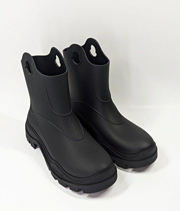 Moncler Women's Misty Black Round Toe Embossed Logo Rain Boots Size 41 MSRP $555