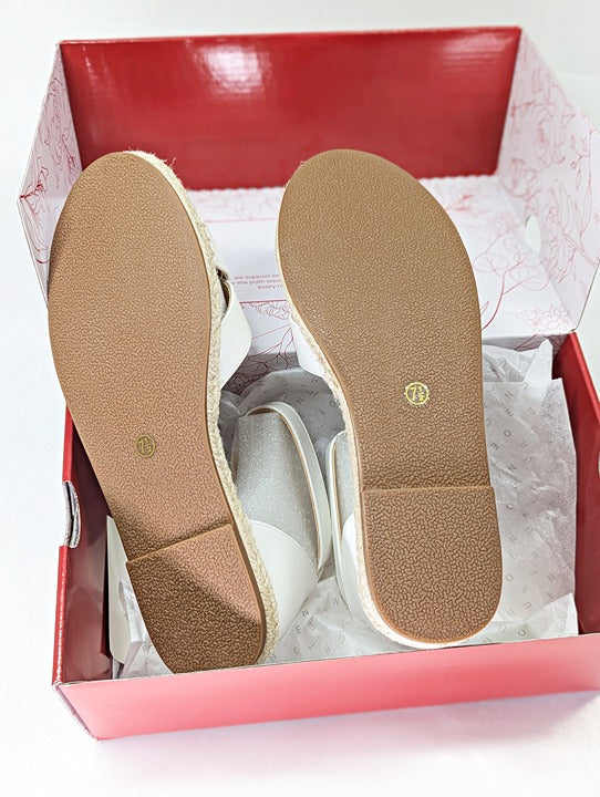 Journee Collection Women's Lyddia Espadrille Flat Sandals Size 7.5 W (MSRP $79)