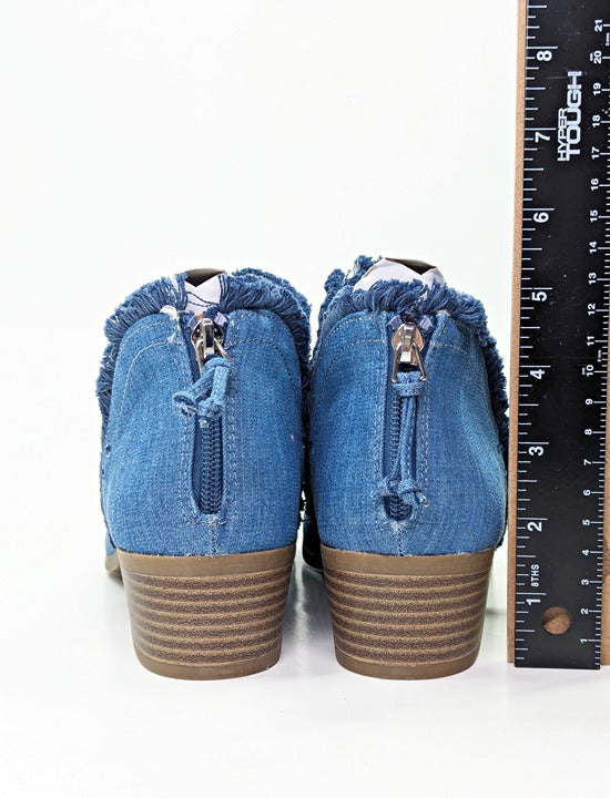 Kenneth Cole Reaction Women's Side Skip Shooties Blue Denim Size 7.5 (MSRP $99)