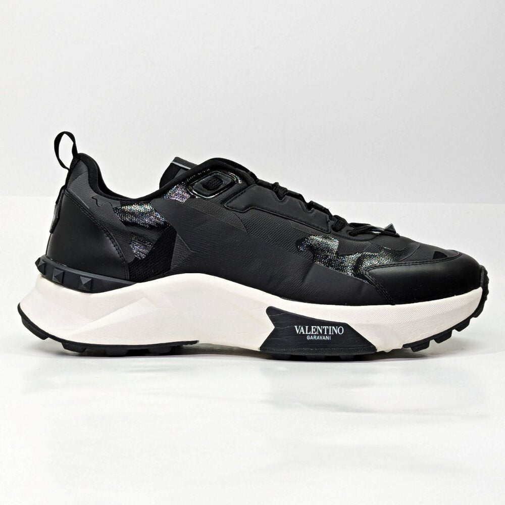 Valentino Garavani Men's True Act Low Top Canvas Sneakers Size 42.5 (MSRP $980)