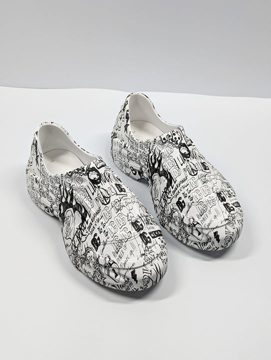 Dolce & Gabbana Men's Toy Graffiti Print Low Top Sneakers Size 41 (MSRP $895)