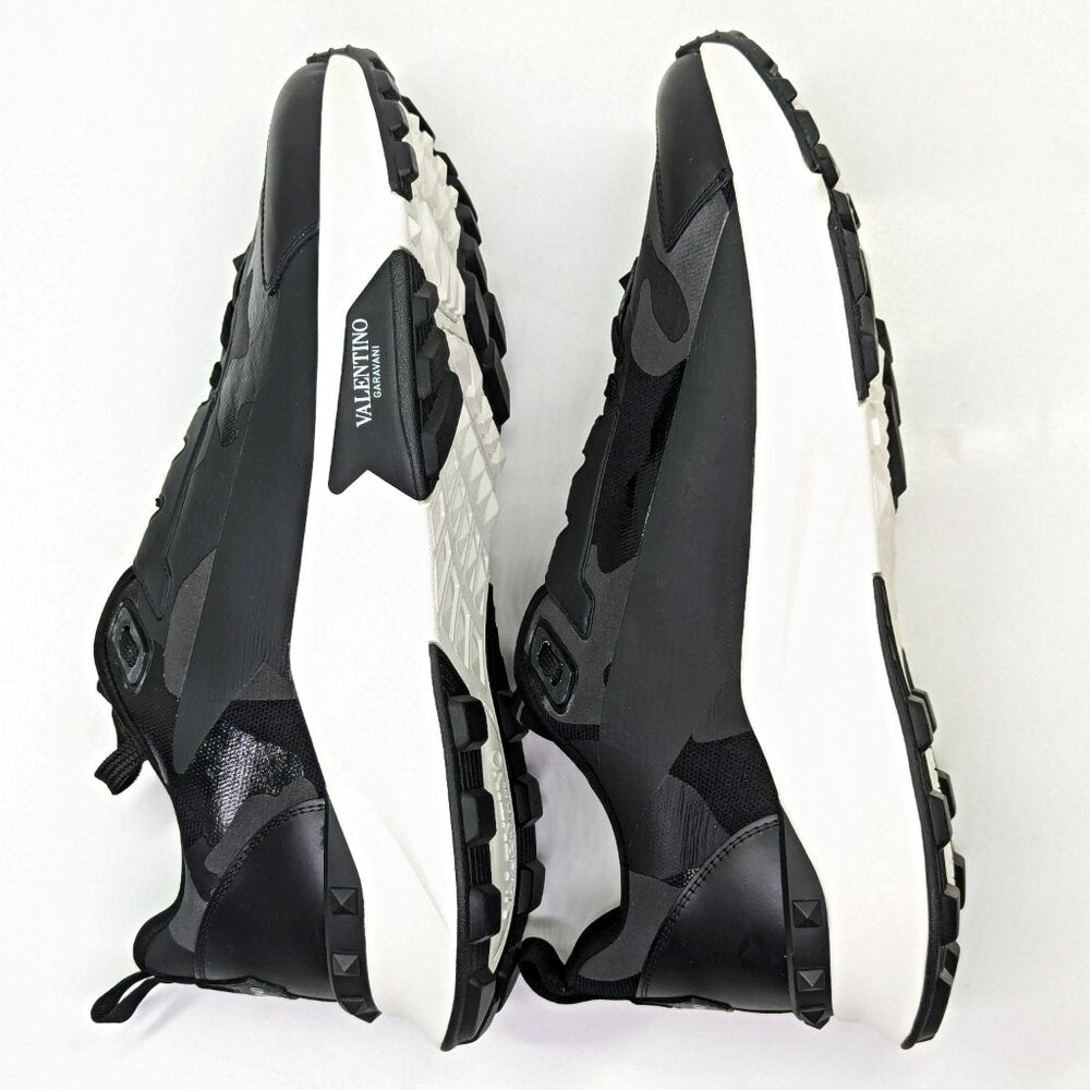 Valentino Garavani Men's True Act Low Top Canvas Sneakers Size 44 (MSRP $980)